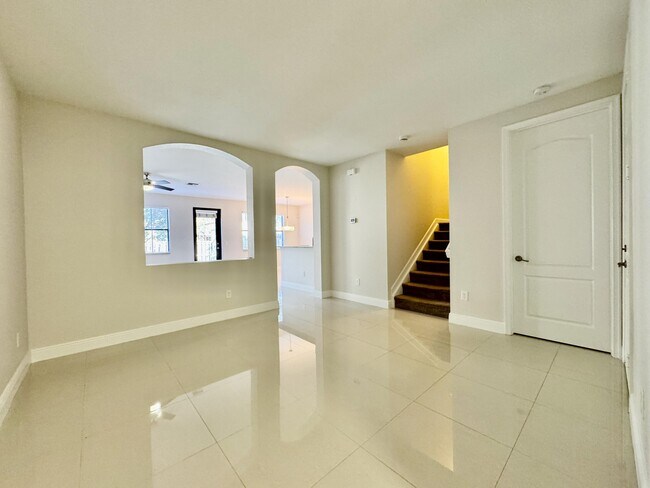 Foto del edificio - 9623 Town Parc Cir S