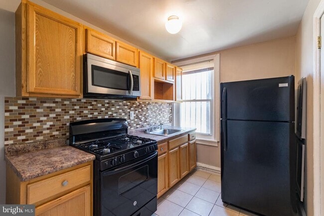 Building Photo - 673 N 11th St