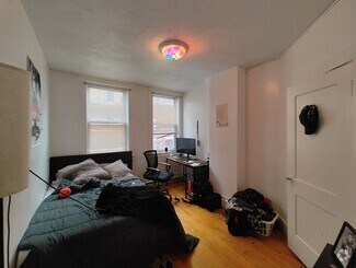 Building Photo - 170 Endicott St