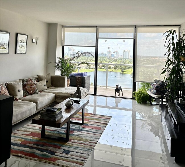 Building Photo - 3731 N Country Club Dr
