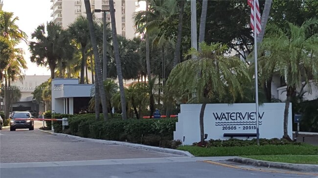 Foto del edificio - 20515 E Country Club Dr