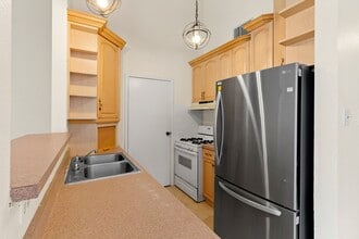 Building Photo - 5216 Beaverbrook Dr