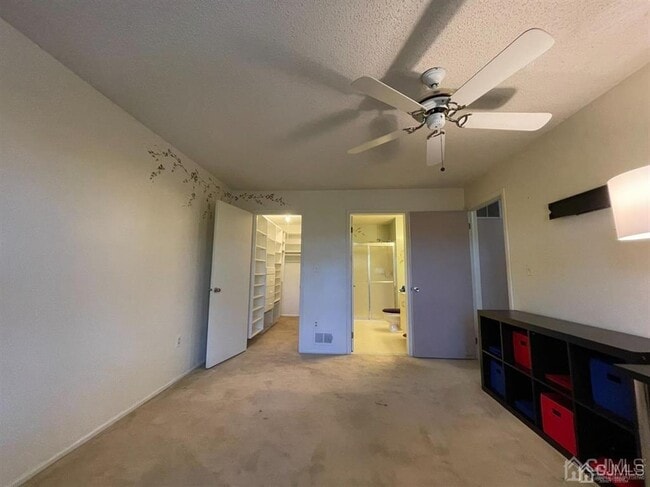 Building Photo - 306 Hampshire Ct