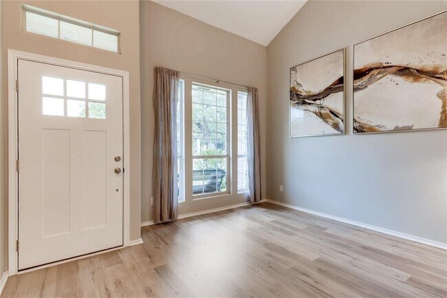 Building Photo - 1703 Ascot Ln
