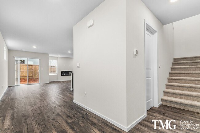 Building Photo - Pet Friendly 4 bed 2.5 bath New Constructi...