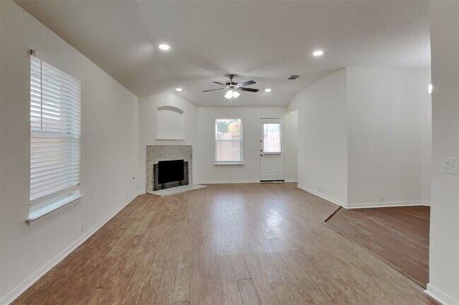Building Photo - 10414 Falling River Dr