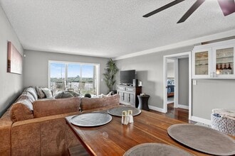 Building Photo - 2202 S Cypress Bend Dr