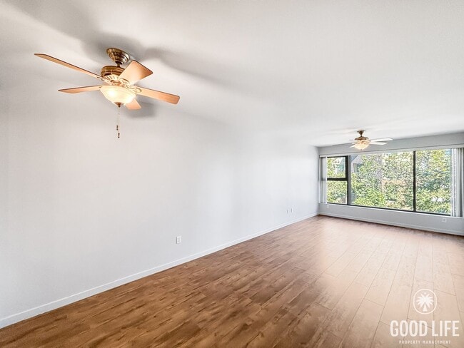 Foto del edificio - Beautiful 1BD/1BA Condo in Downtown W/ Off...