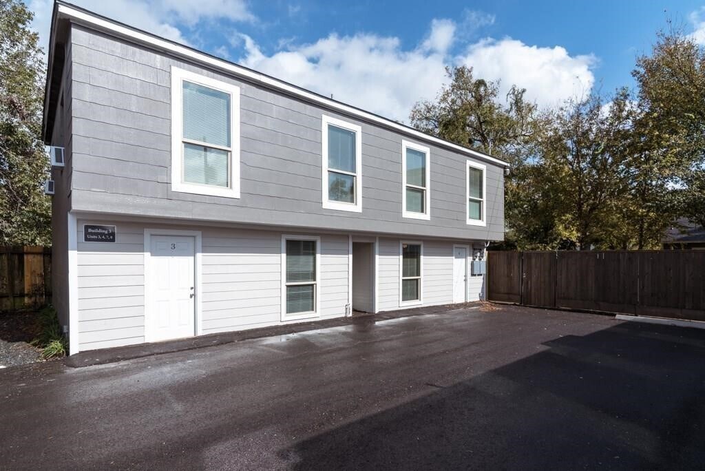 Foto principal - 5327 Bell St