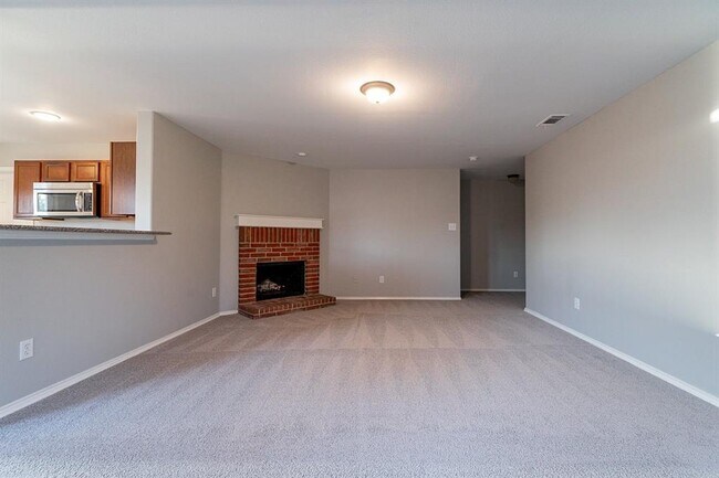 Foto del edificio - 311 Mistflower Ln