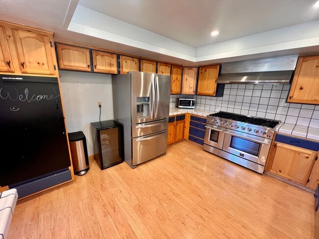 Building Photo - Fully Furnished Incline Home