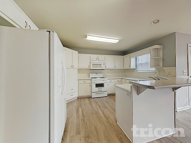 Building Photo - 162 Robbens Dr