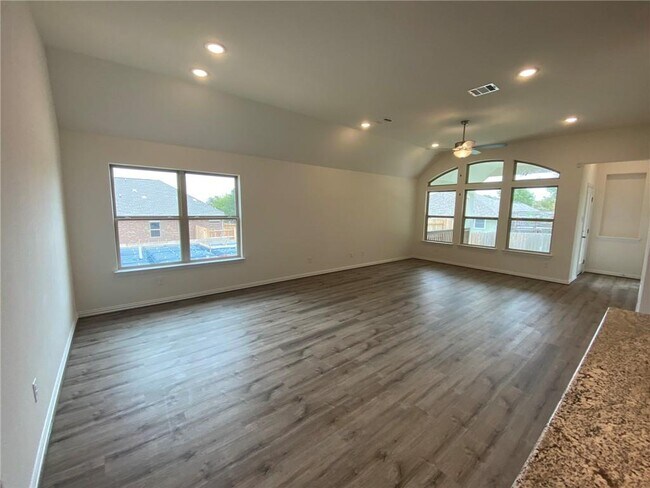 Foto del edificio - 712 Clear Spring Ln