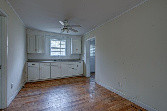 Building Photo - 111 Pindal Cir