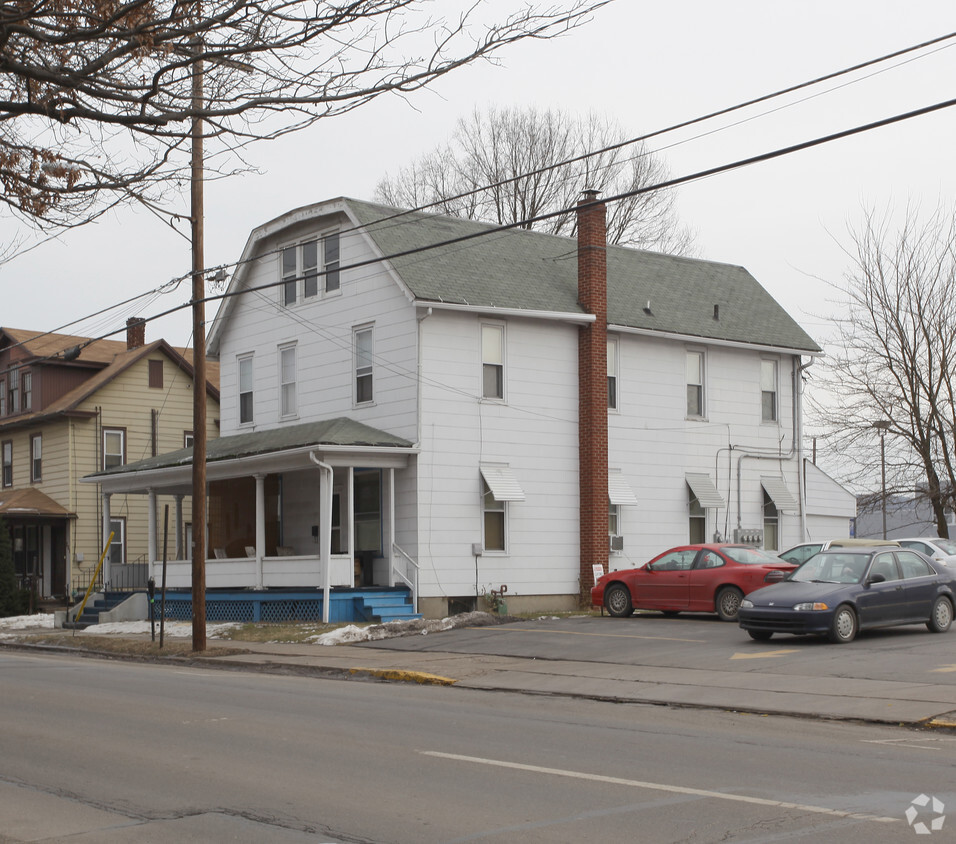 Primary Photo - 214-216 W 2nd St