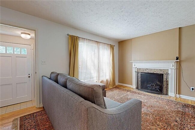 Foto del edificio - 1883 Maywood Rd