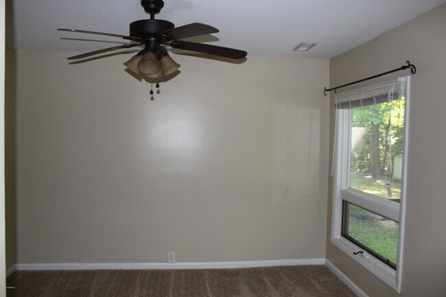 Foto del edificio - 122 Rolling Hill Dr