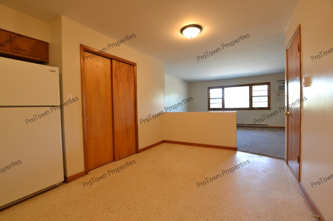 Building Photo - 103 S Joliet St