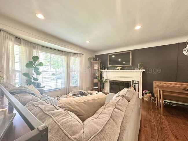 Foto del edificio - Updated 3-Bed Ranch Steps from Downtown Birmingham & Woodward!