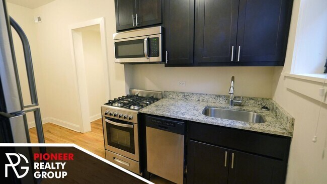 Building Photo - 4034 N Ashland Ave