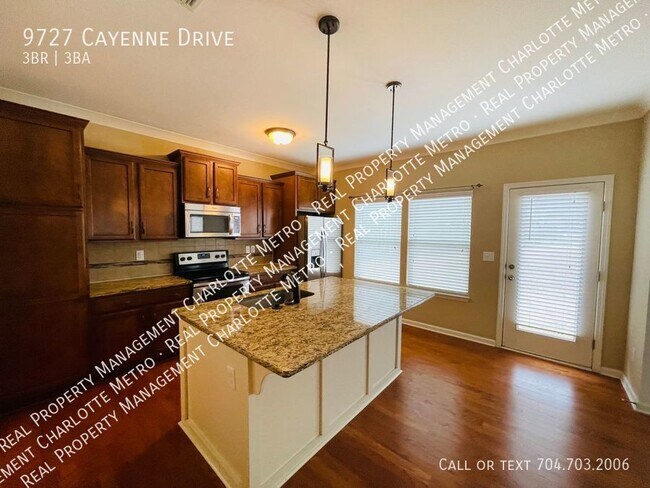 Foto del edificio - Spacious 3 bedroom, 2.5 bath Home Availabl...