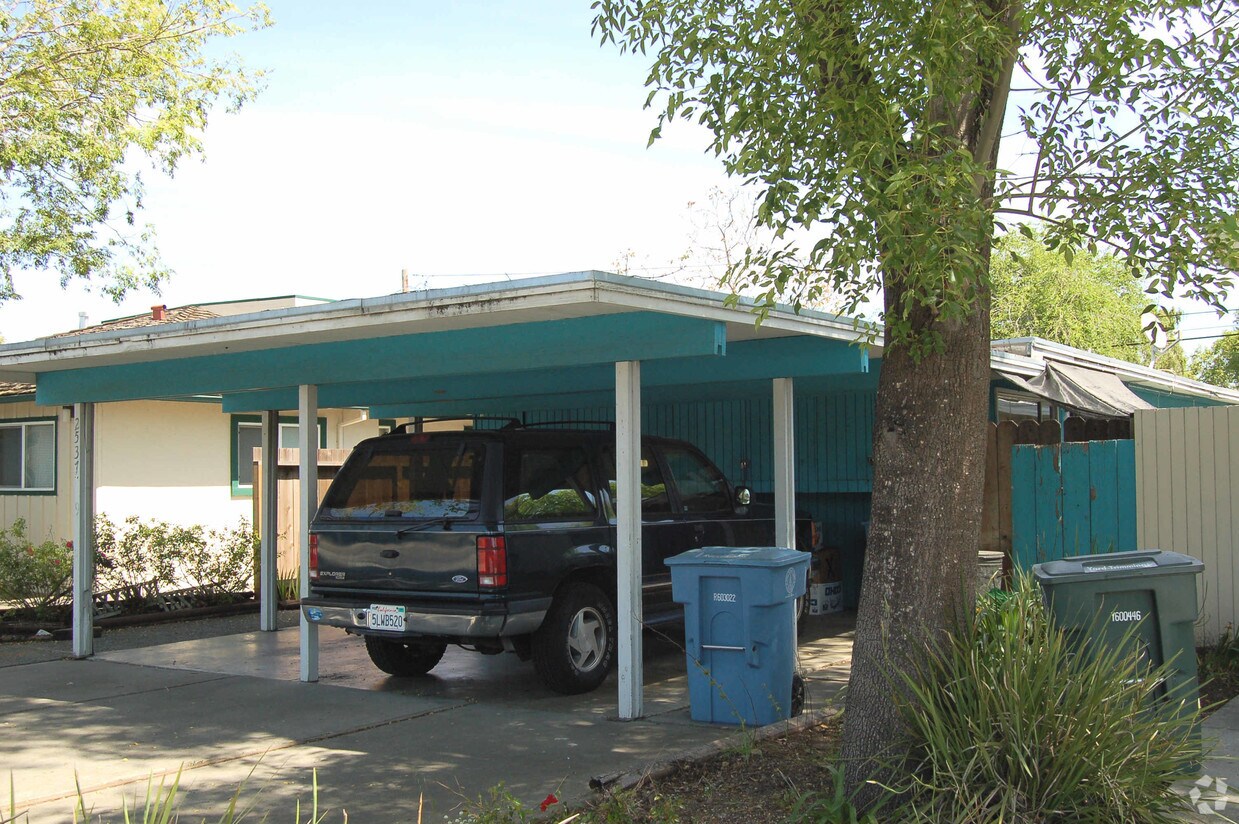 Primary Photo - 2533 Alma St