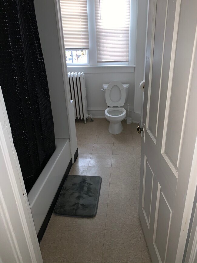 372 2nd St Unit 2B, Highspire, PA 17034 Apartments in Highspire, PA