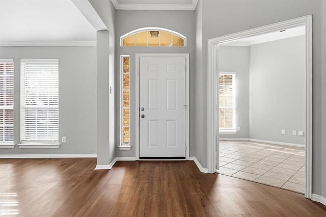 Building Photo - 2211 Knob Hill Dr