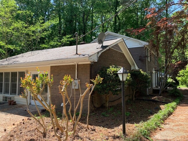 Building Photo - 4 BR 3 BATH in Cedar Creek!