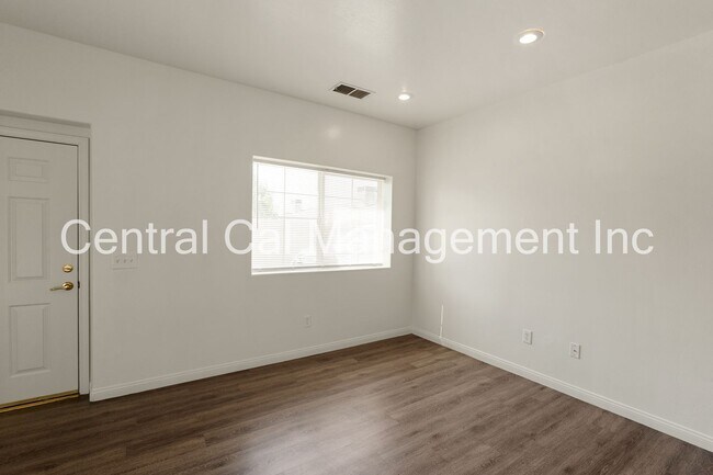 Foto del edificio - 3721 Pine Meadow Dr