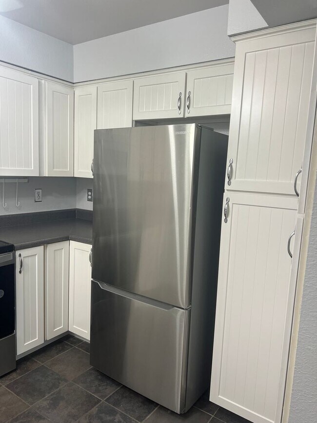 Foto del edificio - 55+ Home in Oceana Mission 1, Private End Unit!