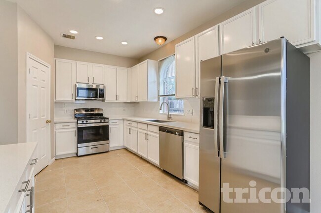 Foto del edificio - 4015 Camelia Glen Ln