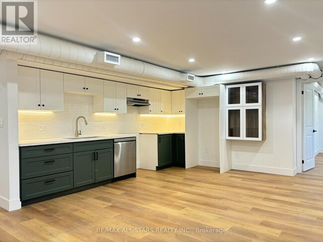 Photo du bâtiment - 1678 Metro Rd N