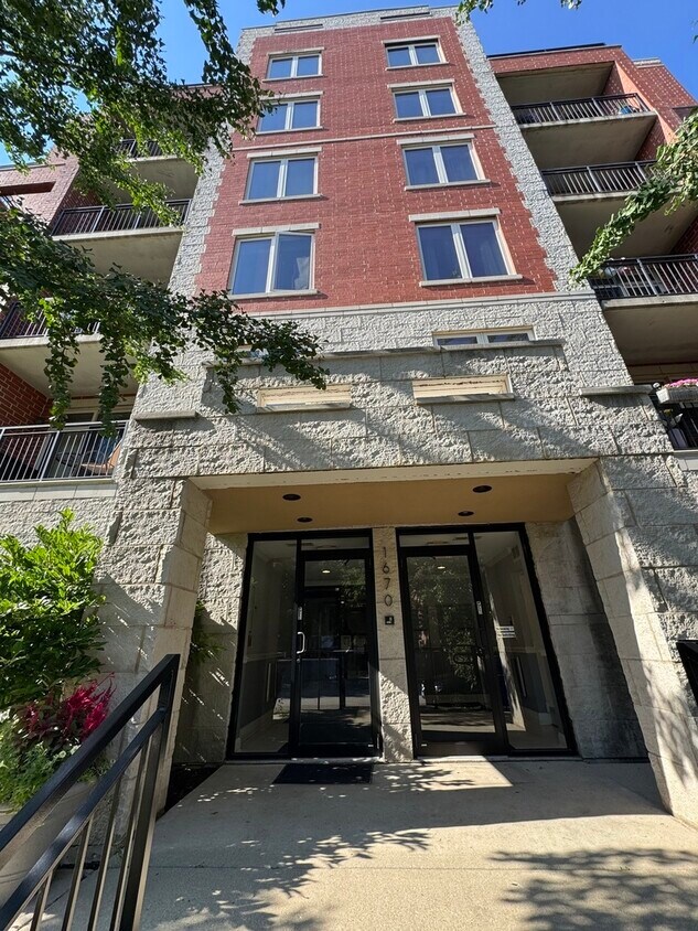 Foto principal - 1670 Mill St