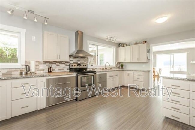 Building Photo - 2805 Thacker Dr