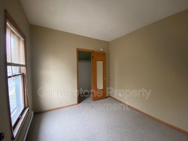 Building Photo - 320 S 17th St