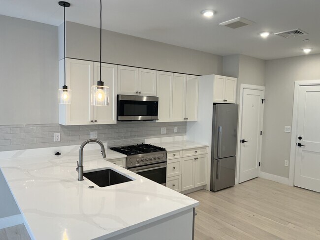 Building Photo - 198 Green St