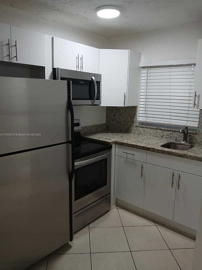 Foto del edificio - 2910 NW 6th Ct