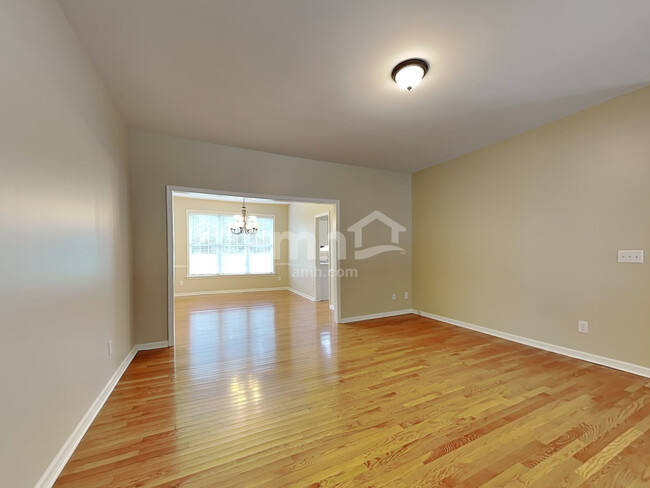 Foto del edificio - 3915 Red Hill Ct