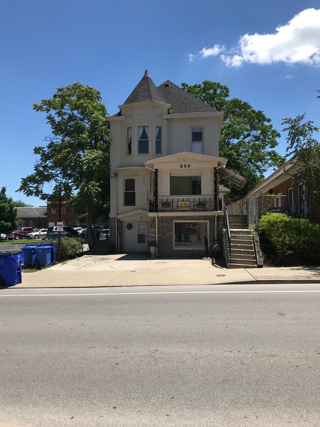 Primary Photo - 222 S Limestone