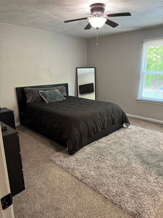 Building Photo - 5657 Rivermill Cir