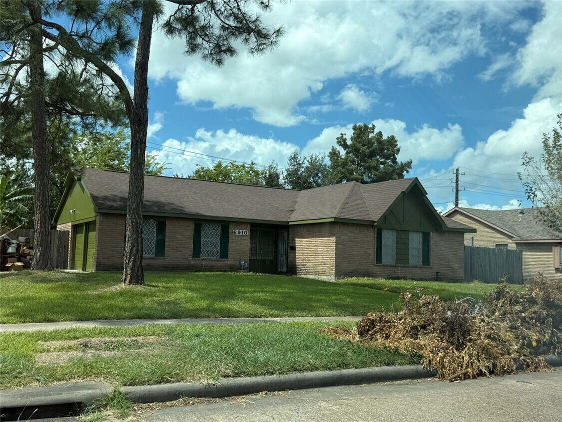 Foto principal - 6910 Pella Dr