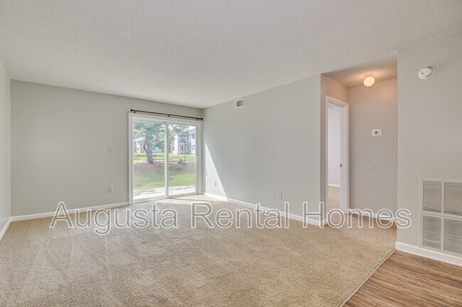 Foto del edificio - 3001B Strickland Court