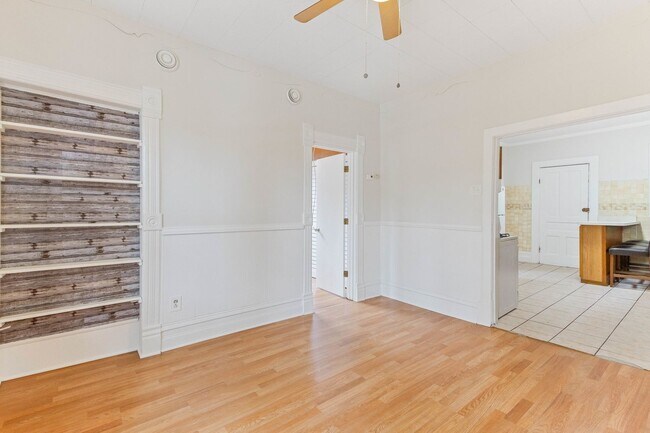 Building Photo - 2450 S Whipple St