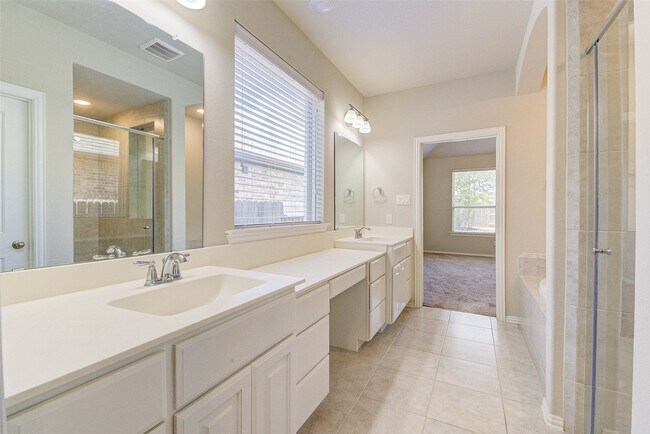 Foto del edificio - 6102 Grace Falls Dr