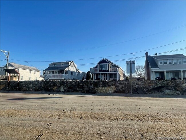 Foto del edificio - 224 Salt Island Rd