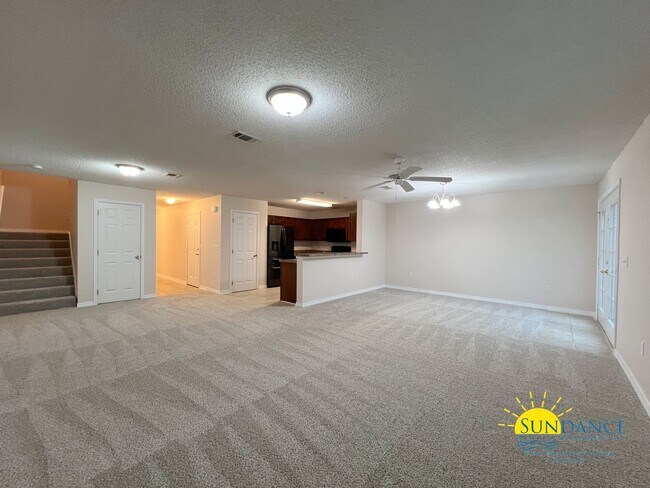 Foto del edificio - NEW Flooring, Beautiful Home in Stillwell ...