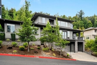 Building Photo - 307 NW Meridian Ridge Ct