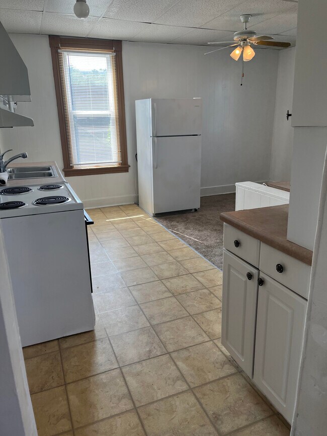 Dining room & kit - 732 Idlewood Ave