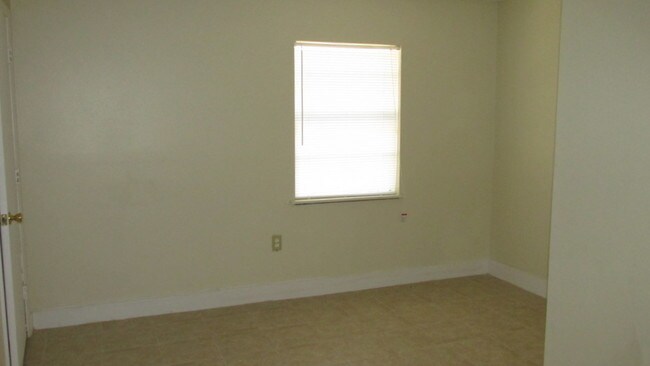 Building Photo - 577 Bee Ave